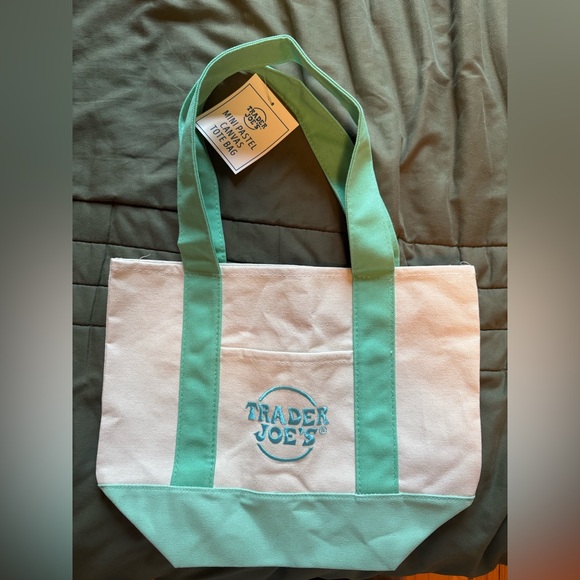 NWT White and Green Trader Joe’s Tote Bag - Picture 1 of 1